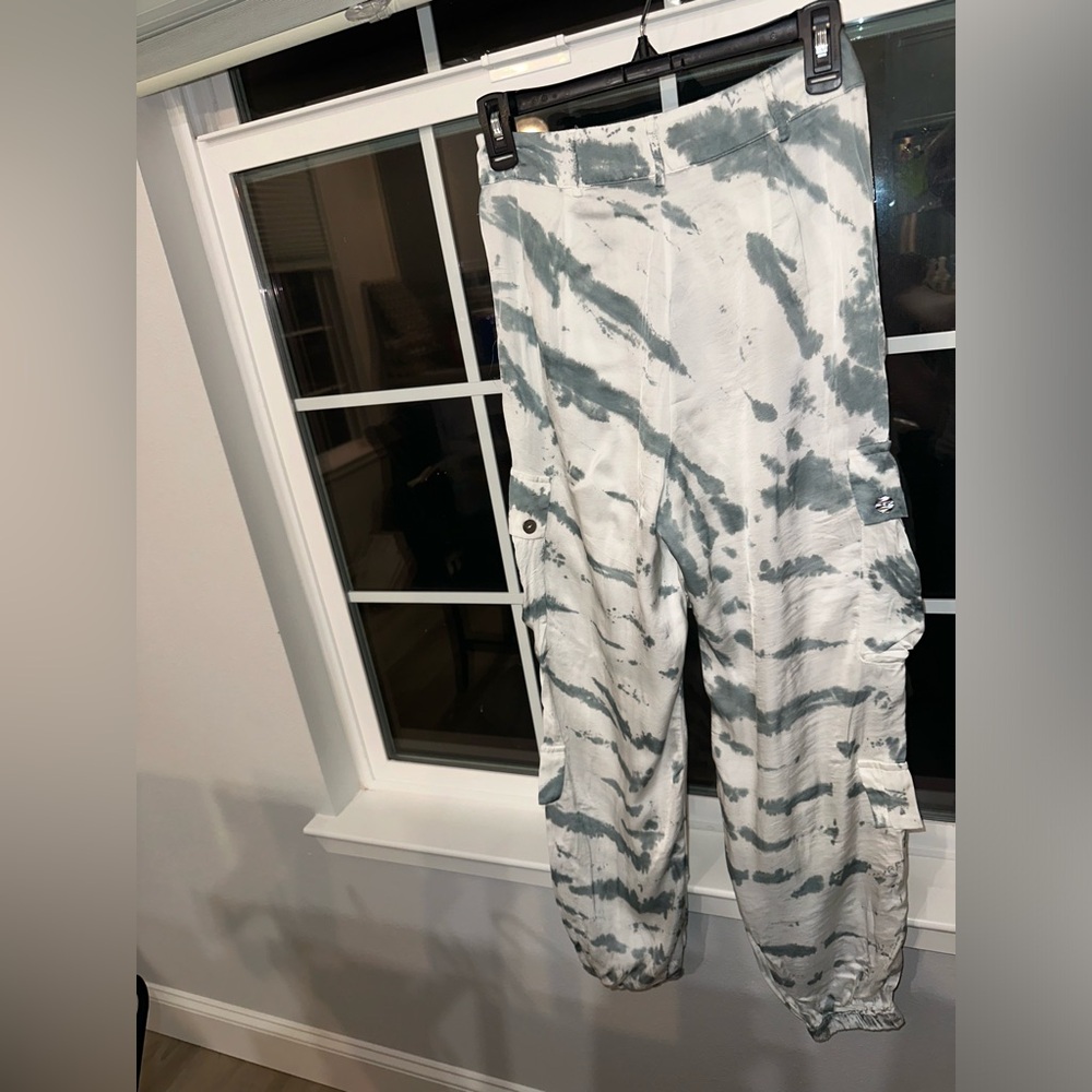 NWT Olivaceous White Gray Tie Die Pants Size Medium